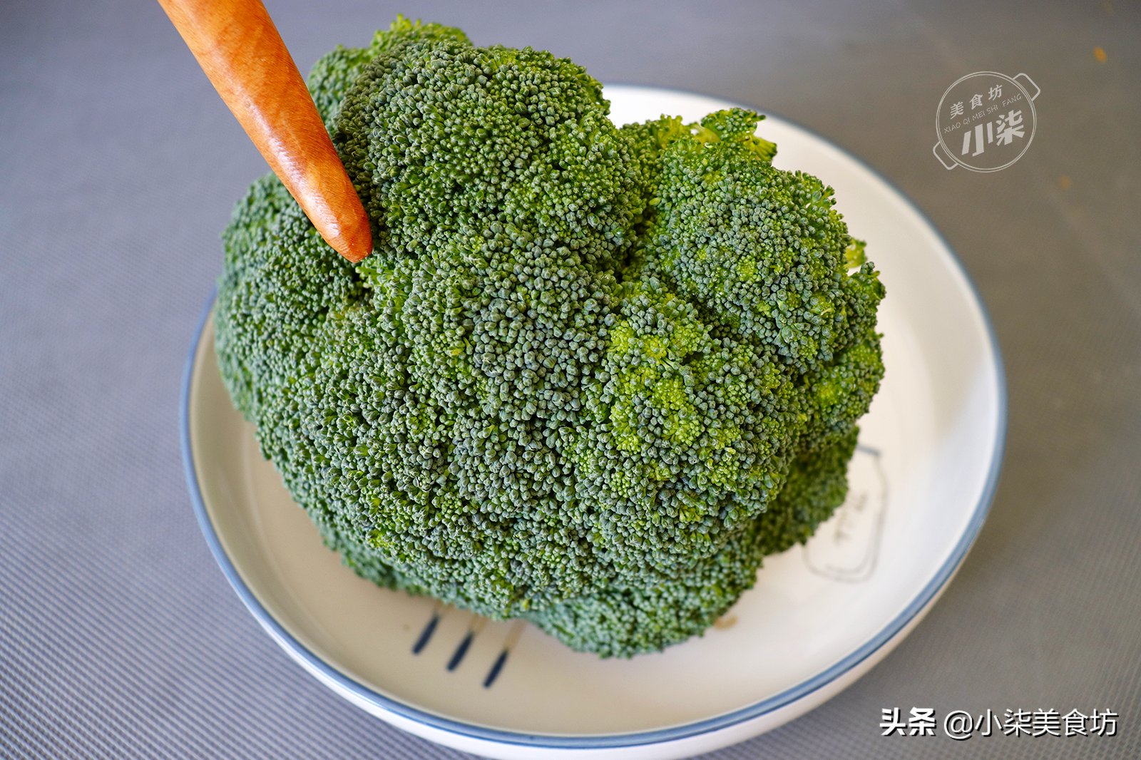 图片[3]-炒西蓝花 最忌焯水和直接炒 教你一个诀窍 脆嫩入味营养不流失-起舞食谱网