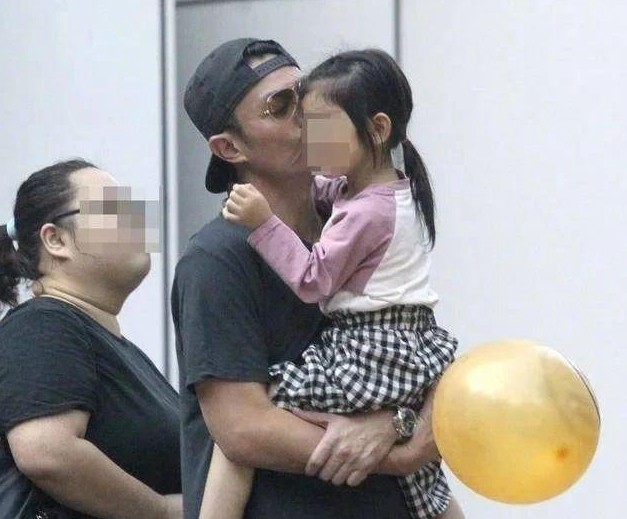 霍建华心如带女儿聚会，陈建州在现场拍余文乐意外曝光小海豚正面