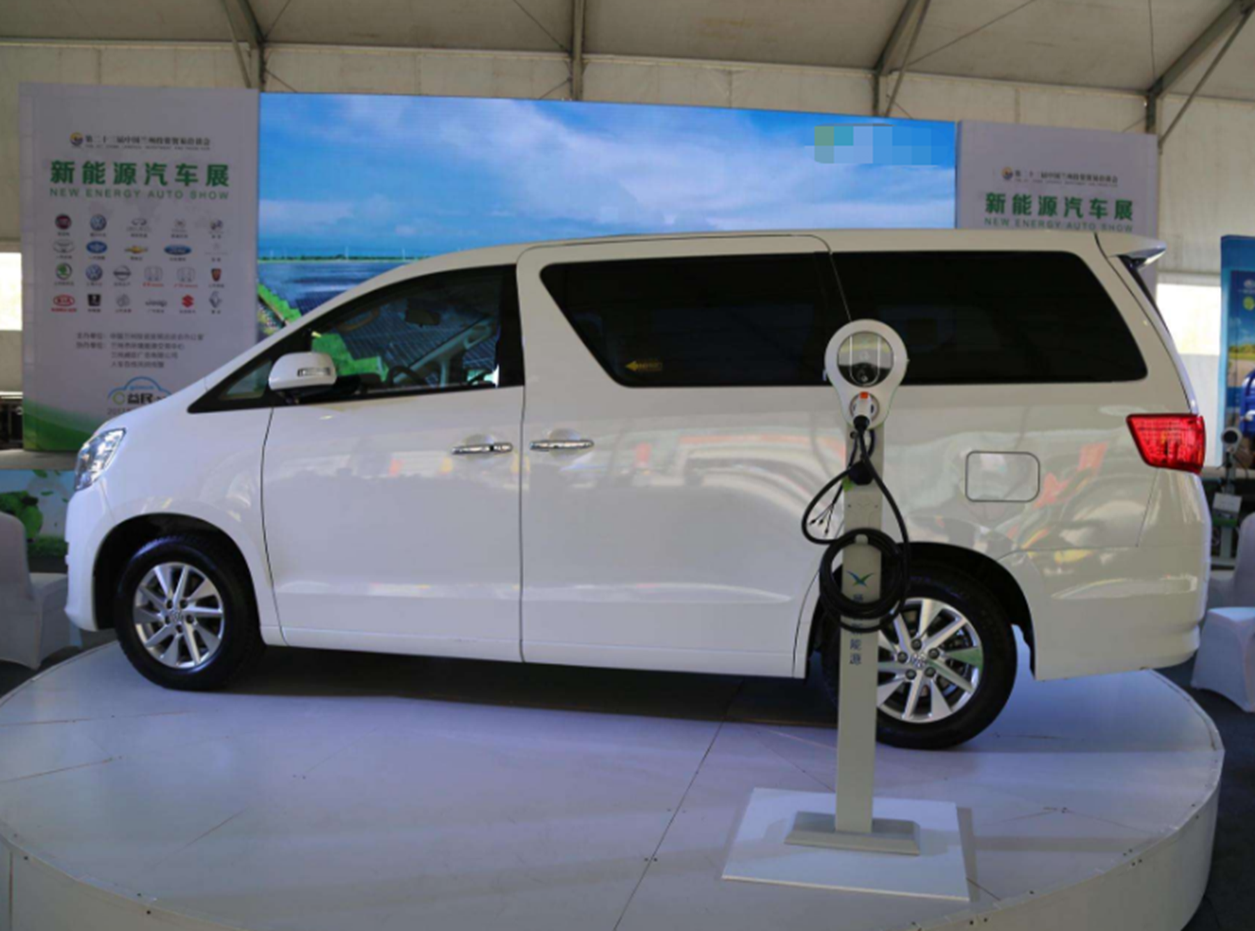 董明珠花30亿造车，号称“国产埃尔法”，却毁在了车标上