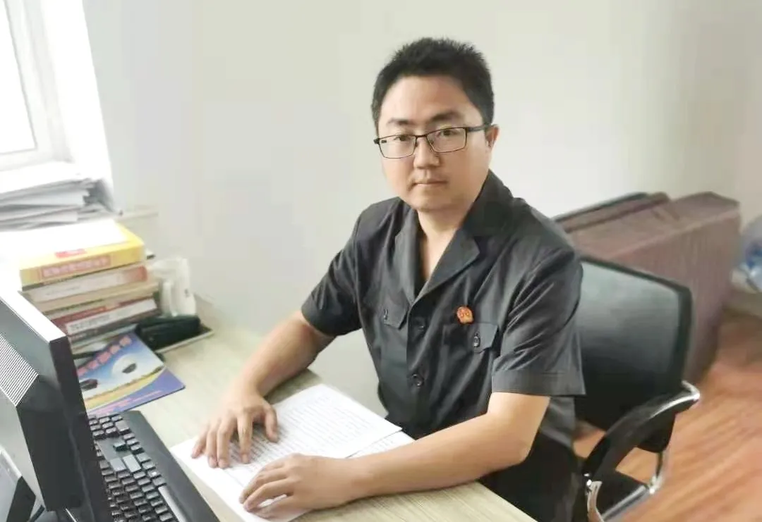 济南市莱芜法院开发区法庭副庭长亓飞:一年审案300件