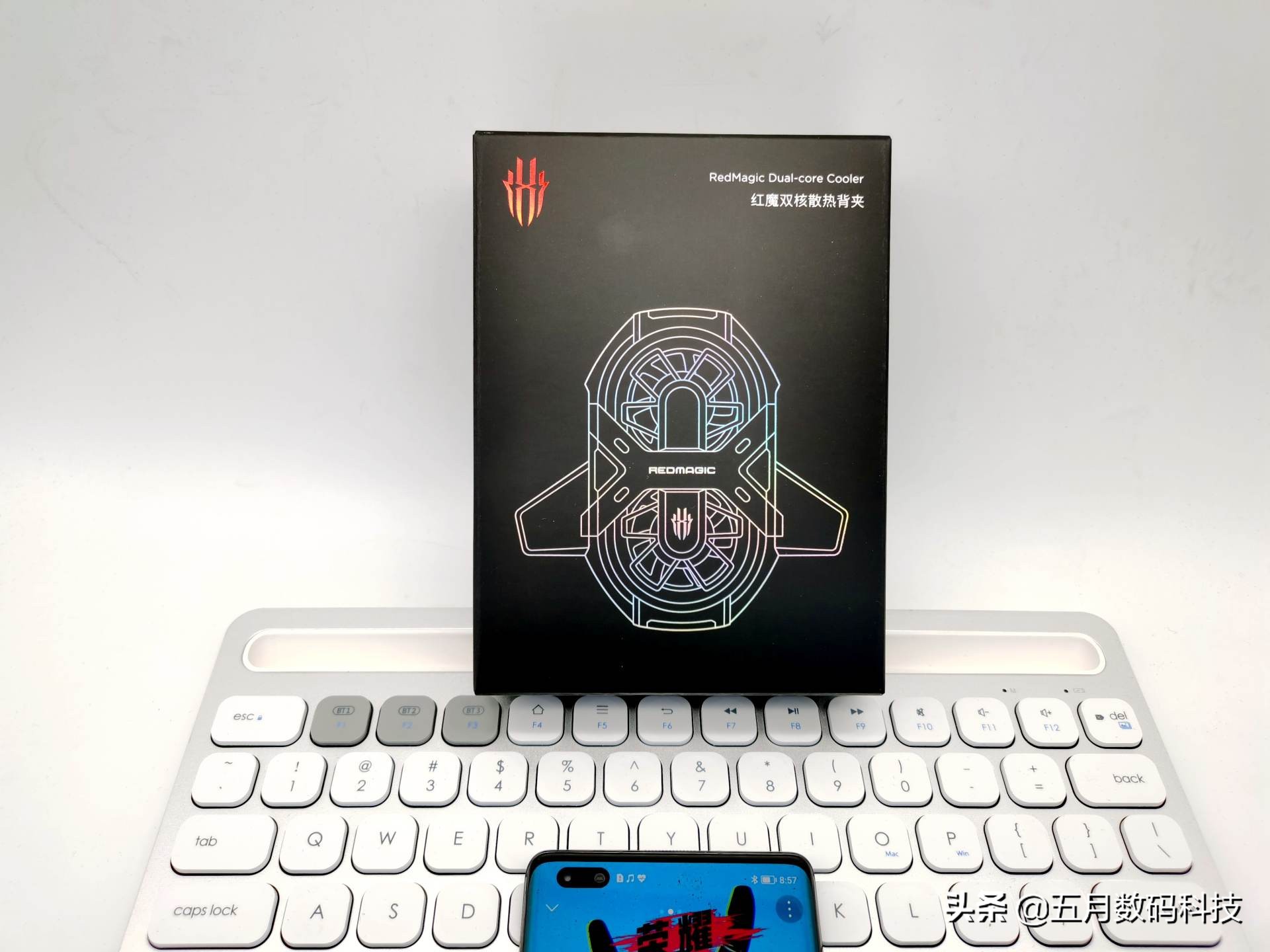 努比亞紅魔散熱背夾,雙核半導體製冷吃雞神器 - 資訊咖