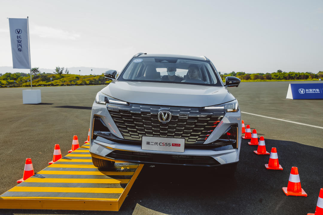 买10万元级SUV，长安CS55 PLUS要啥有啥