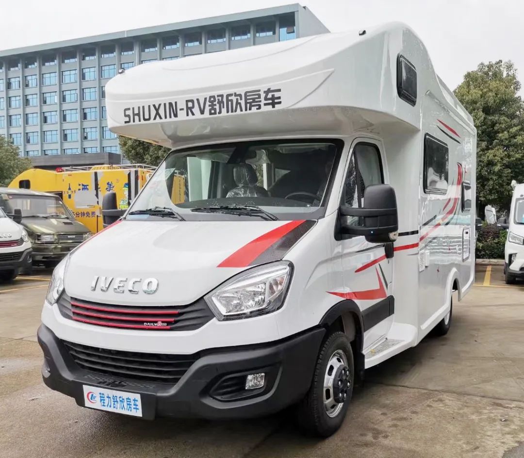 3.0T＋自動(dòng)擋 程力舒欣依維柯C型房車 自帶立式KTV