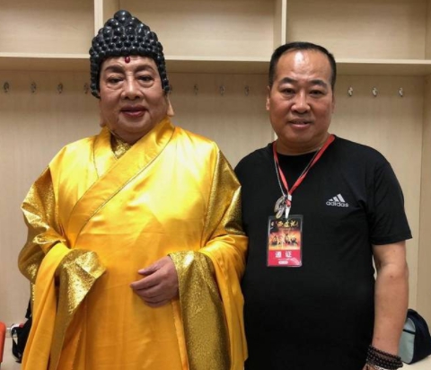 “如来佛”扮演者朱龙广，去泰国逛佛庙，却发