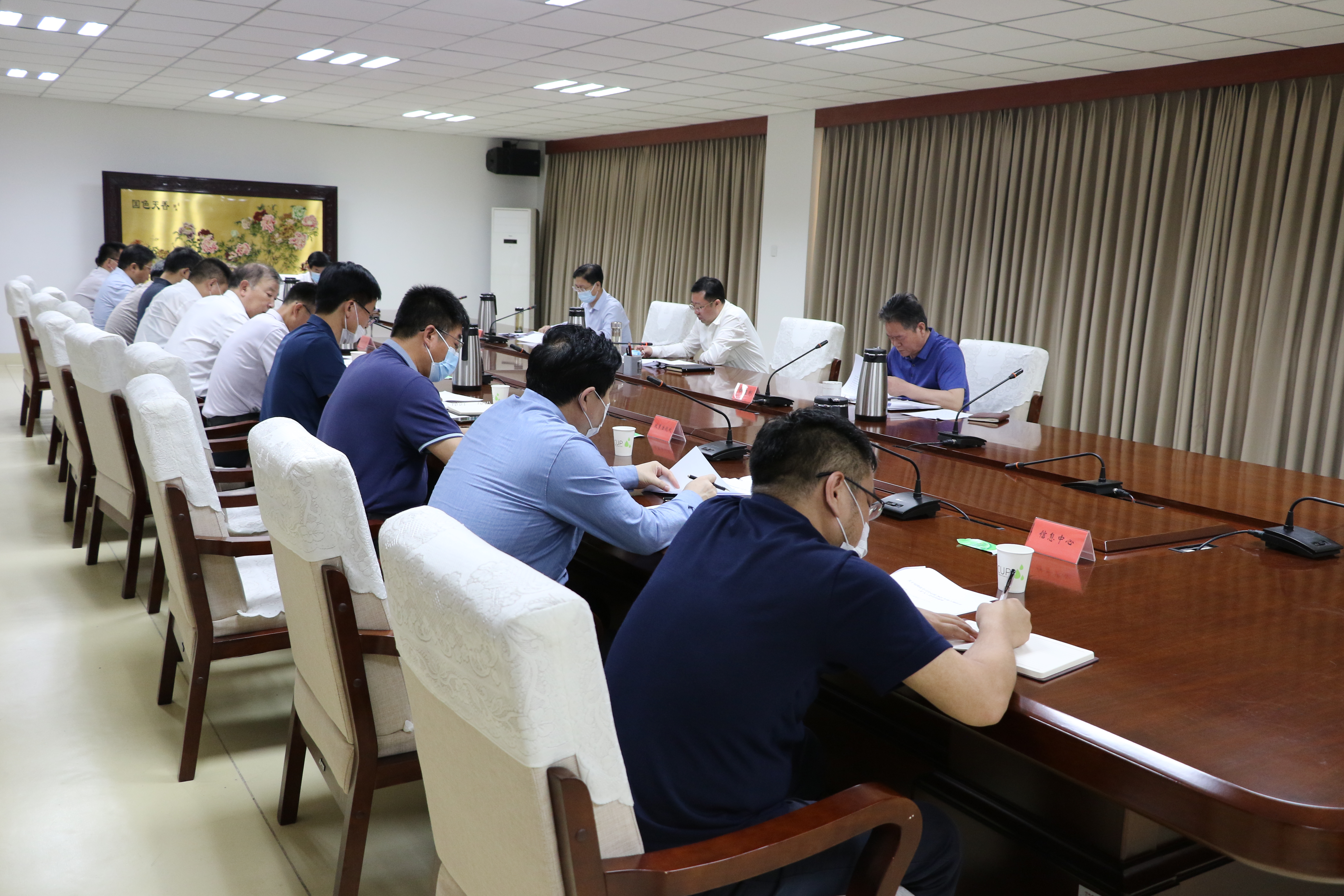 省信访局理论学习中心组召开《国家安全法》专题学习（扩大）会议