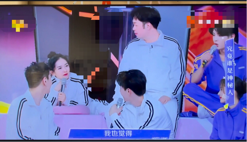 《快本》谢娜对邓伦翻白眼很凶，疑似因输游戏