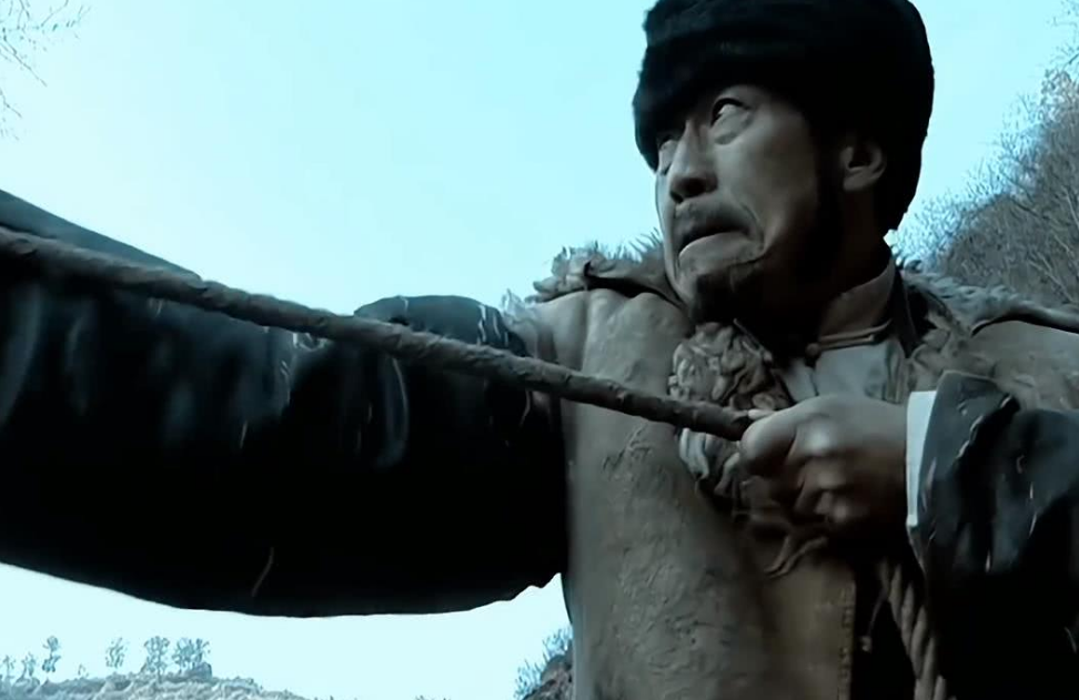 1937年，周恩来劳山遇刺，副官陈友才扮替身牺牲，死时身中20刀