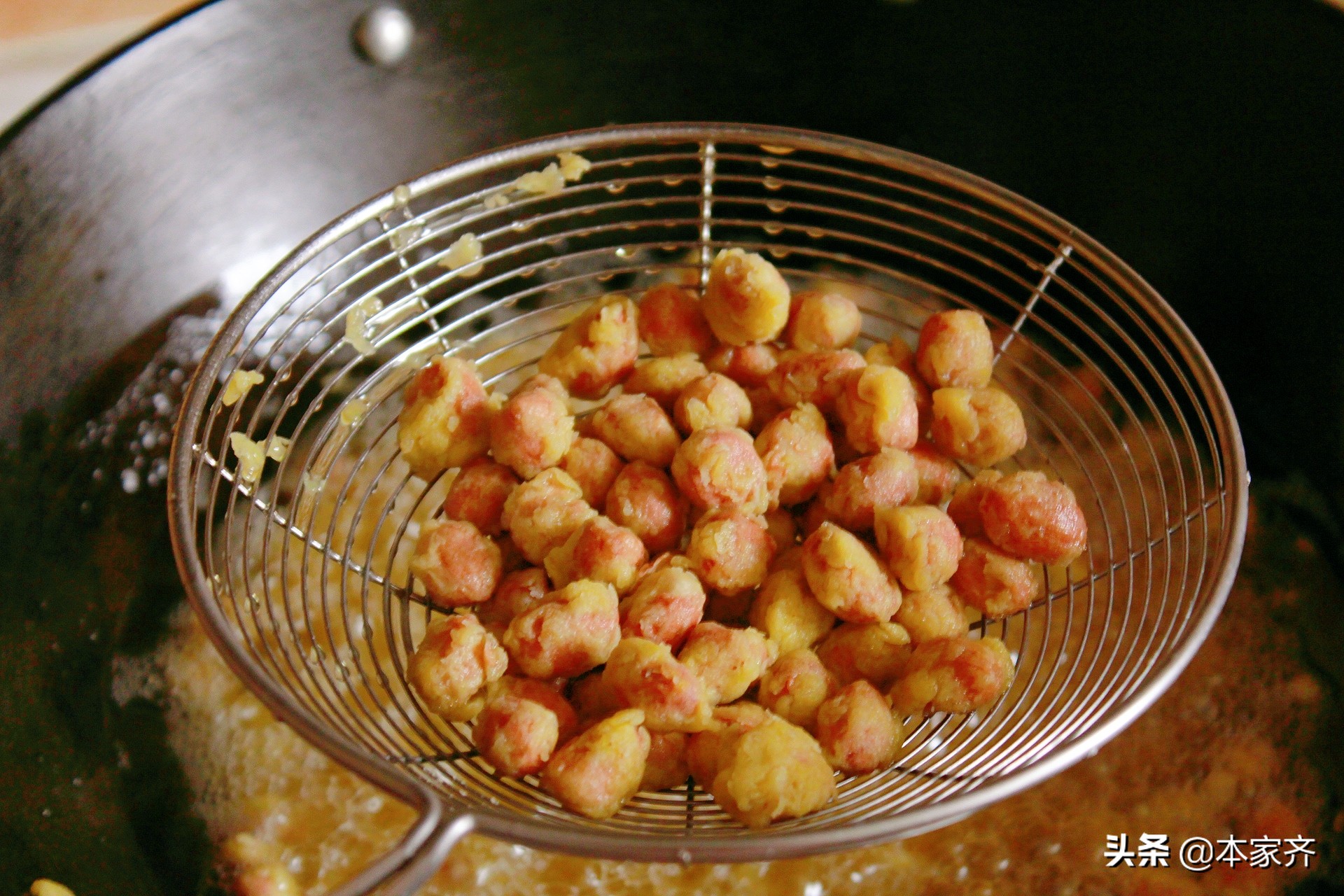 蛋酥花生米的做法，一個雞蛋一碗麵粉，好吃好做，一口一個真是香