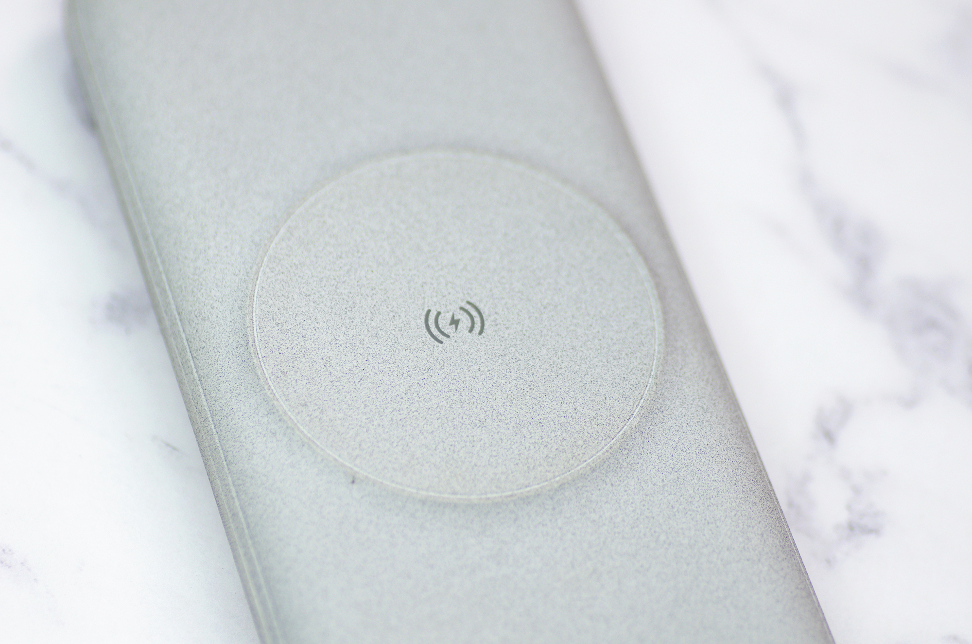 不到三百元的无线充电宝却有苹果原装充电宝的功能，你会买吗？