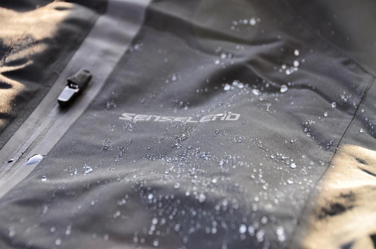 有效应对户外多种天气，SENSELEAD三合一冲锋衣