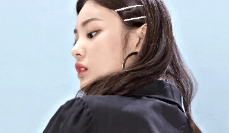 新女团成员神似JENNIE?公开即引起热议;Lisa即将SOLO出击?
