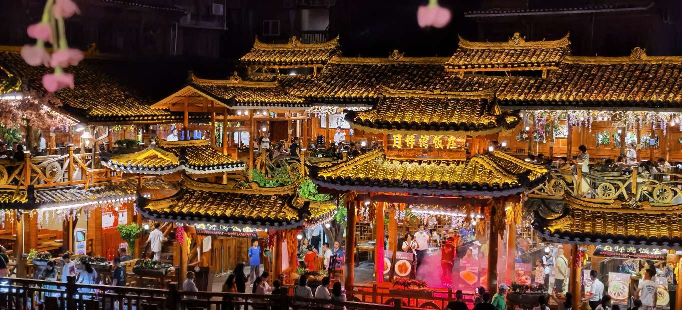 曾祥裕风水团队走进千户苗寨 探索特色旅游经济兴旺的人文环境因素
