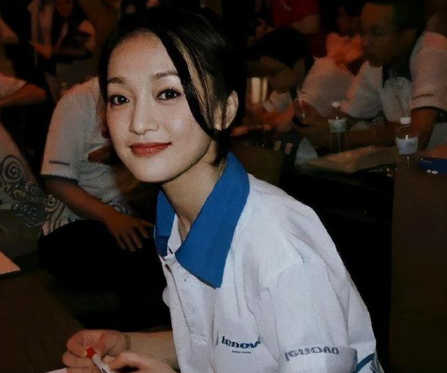 8位眼睛好看的女明星，眼神灵气逼人，仿佛藏着星辰大海