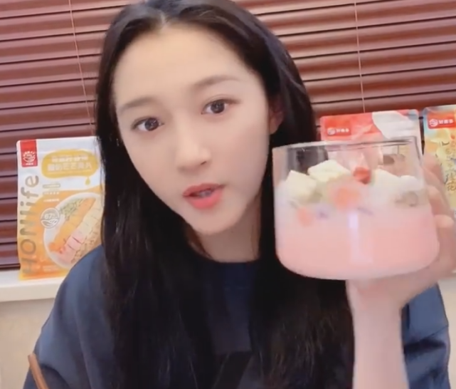 别人早餐都喝豆浆牛奶，看清关晓彤早餐吃啥，刷新对女明星认知