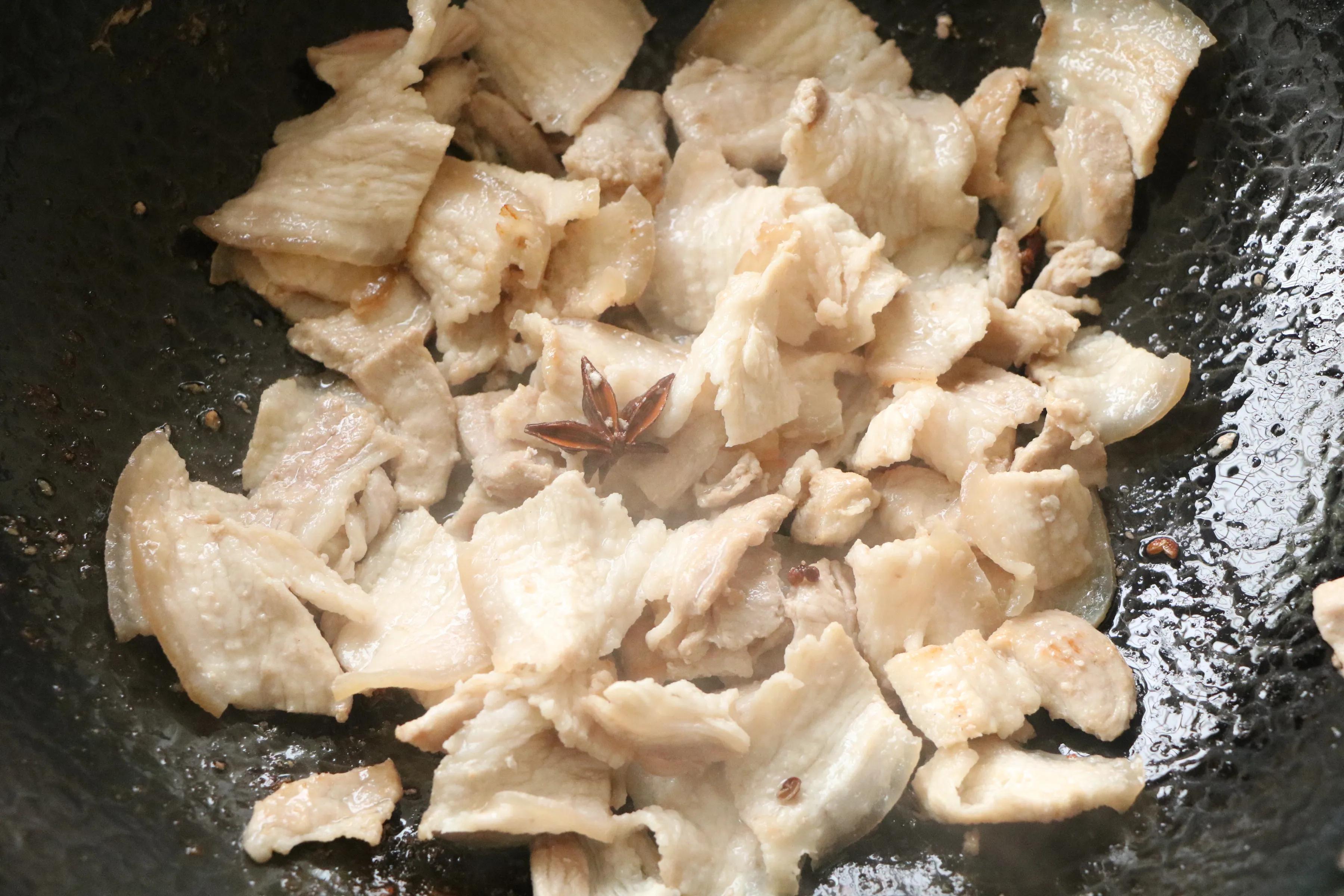 立夏了，這樣的小炒菜要多吃，葷素搭配，營養下飯，孩子超愛吃