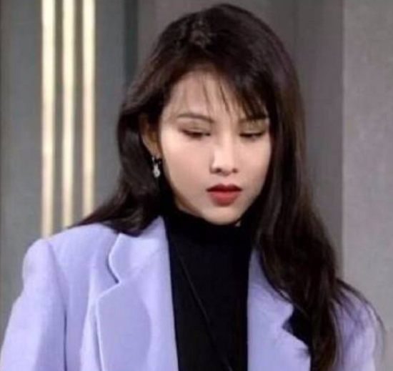 蔡少芬年轻时也是香港女神，秒杀现在圈中很多
