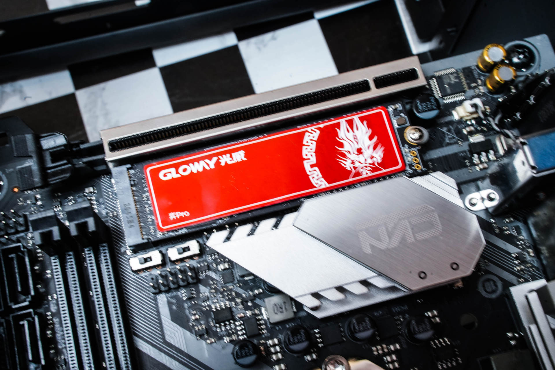 办公电脑也要高颜值，帮闺蜜组装电脑，我自己却爱了