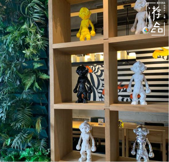 重庆老牌咖啡馆“奇丑的猴子”，人均30元送杯子，把耿直贯彻到底