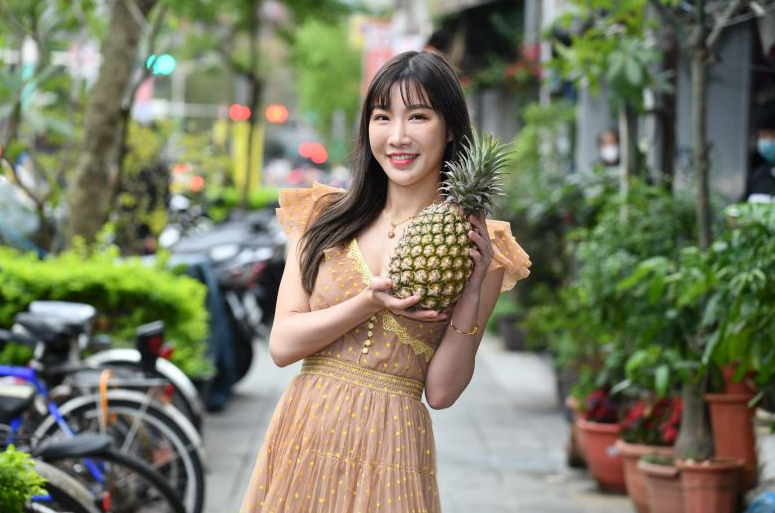 妇女节约女网红伴游欧洲？罗志祥与台女星开撕，两次曝聊天记录