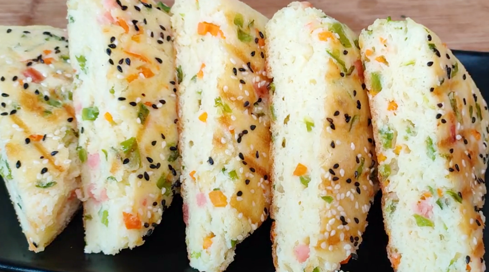 1碗大米打2雞蛋，不熬粥不做飯，出鍋鬆軟鮮香，大人孩子都愛吃