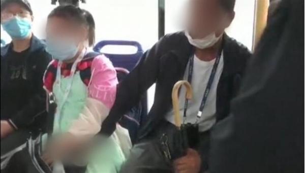 威海一老人公交车上猥亵小女孩，已被刑拘，高龄会免于处罚吗？