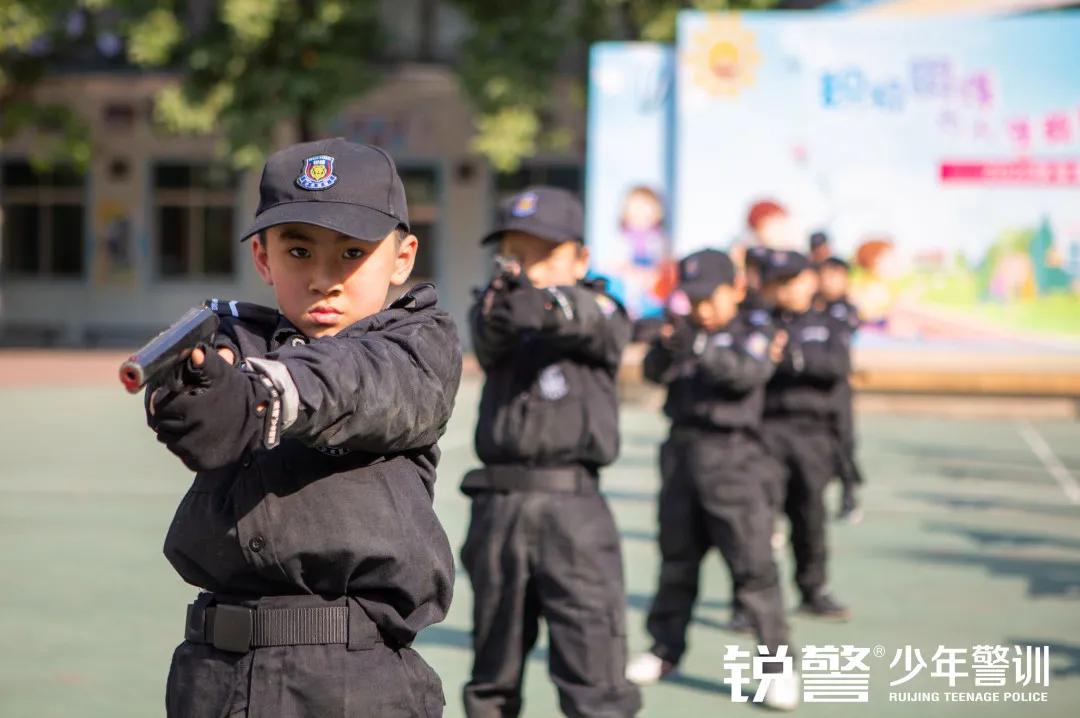 锐警少年警训：海珠区新港中路小学假前安全特警护卫营圆满收官