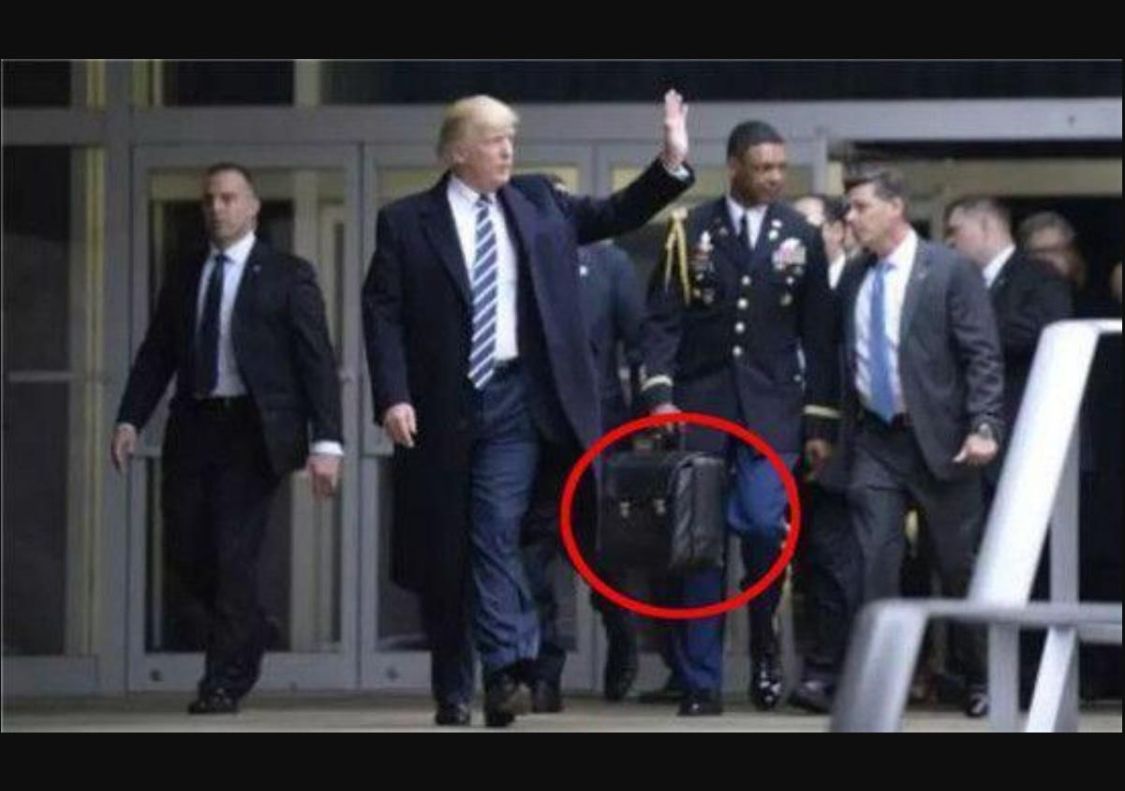 美国总统只要打开核手提箱，按下核按钮，就能