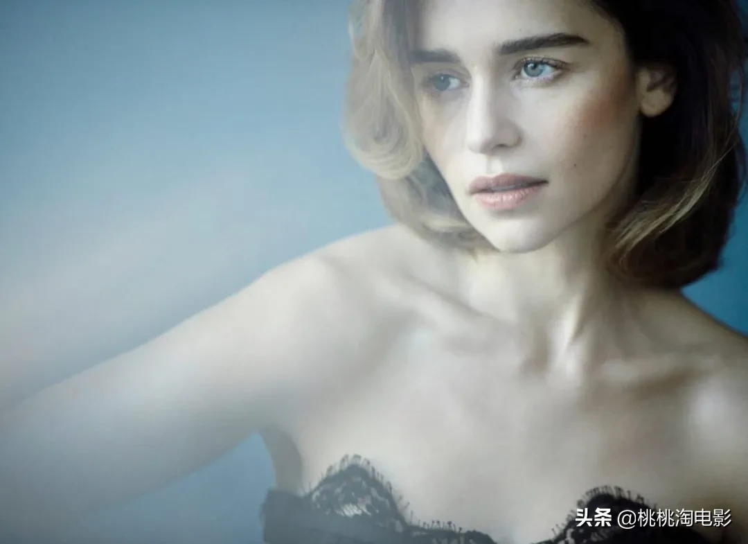 组图:想念她吗?“龙妈”艾米莉亚·克拉克杂志写真大片