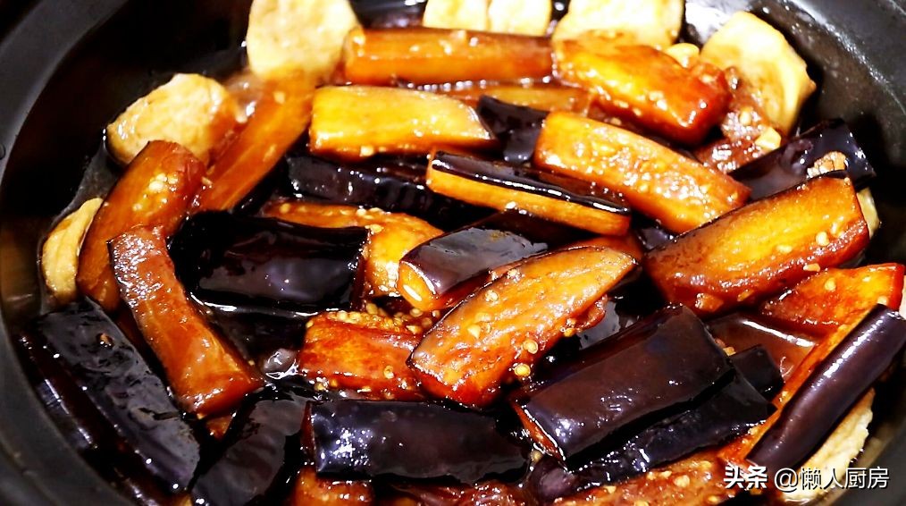 茄子和豆腐放在一起煮，會碰撞出什麼美味，天涼了就愛吃砂鍋菜