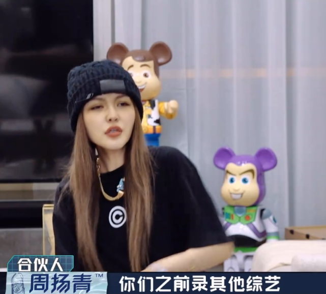 陈伟霆告诉周扬青卫生间有镜头，她的回应，比