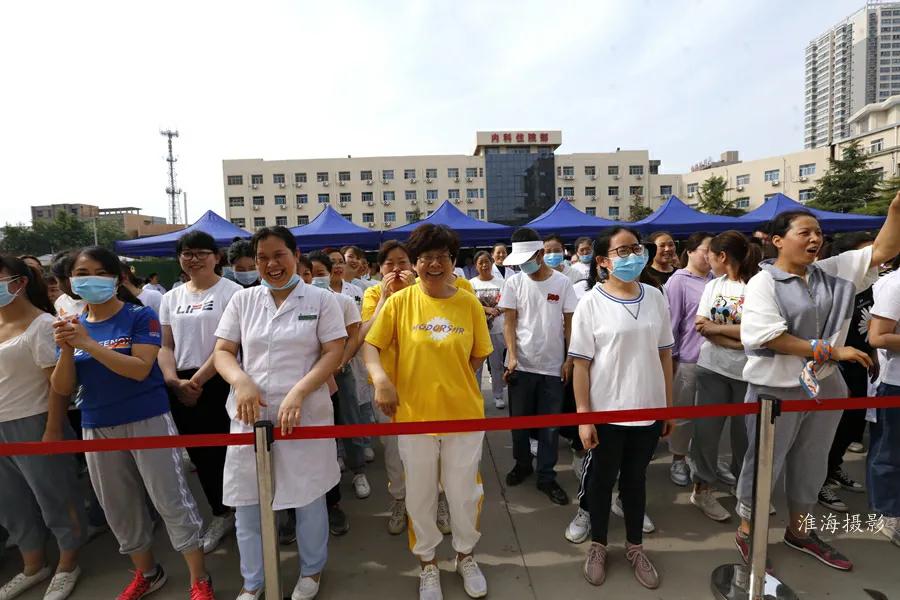 三原县医院庆祝“5.12”国际护士节拔河比赛