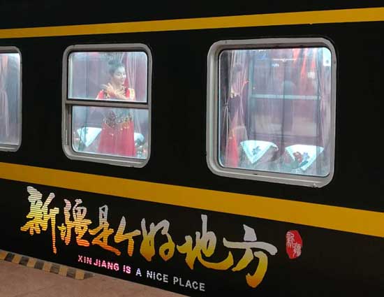 “新东方快车”驶向大美新疆（图）