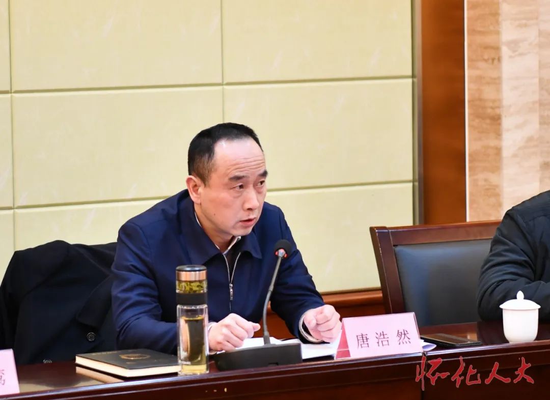 在怀全国和省人大代表集中视察我市制造业发展
