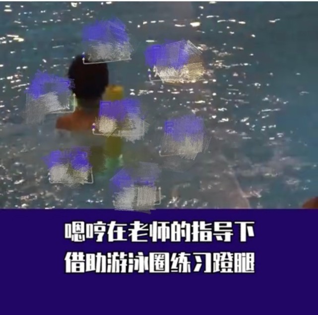 霍思燕夫妇带嗯哼出游，杜江牵着小女孩父爱大发，再被怀疑有二胎