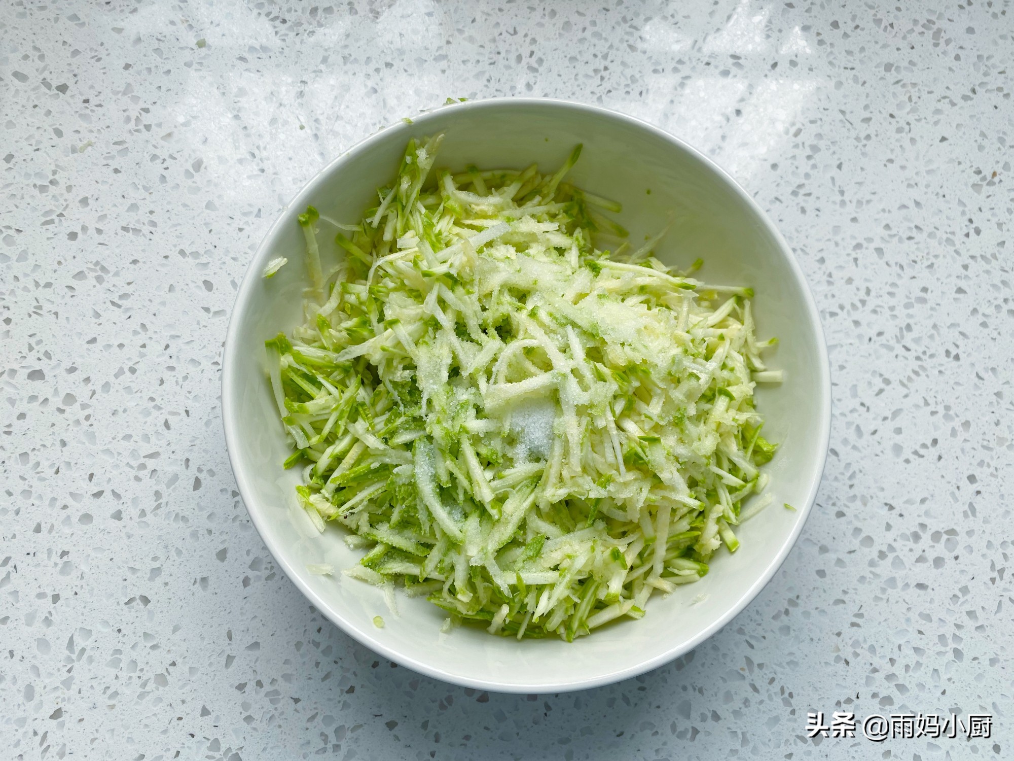 冰花煎饺用淀粉还是面粉，教你一招，做出来的冰花晶莹剔透又酥脆