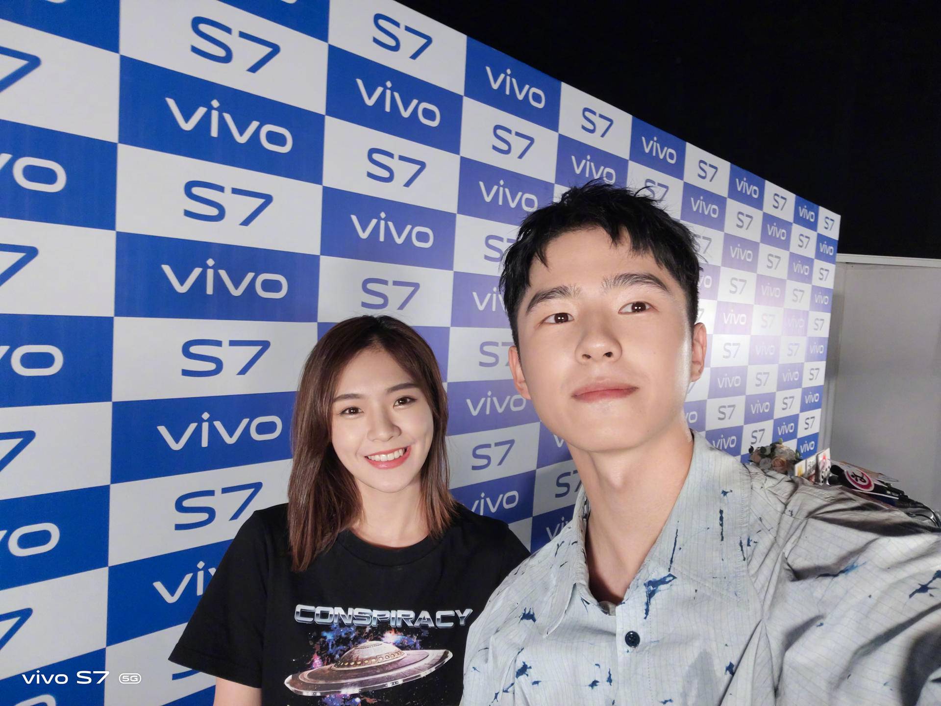 轻巧度和时尚潮流感全方位升級，vivo S7产生全新升级感受