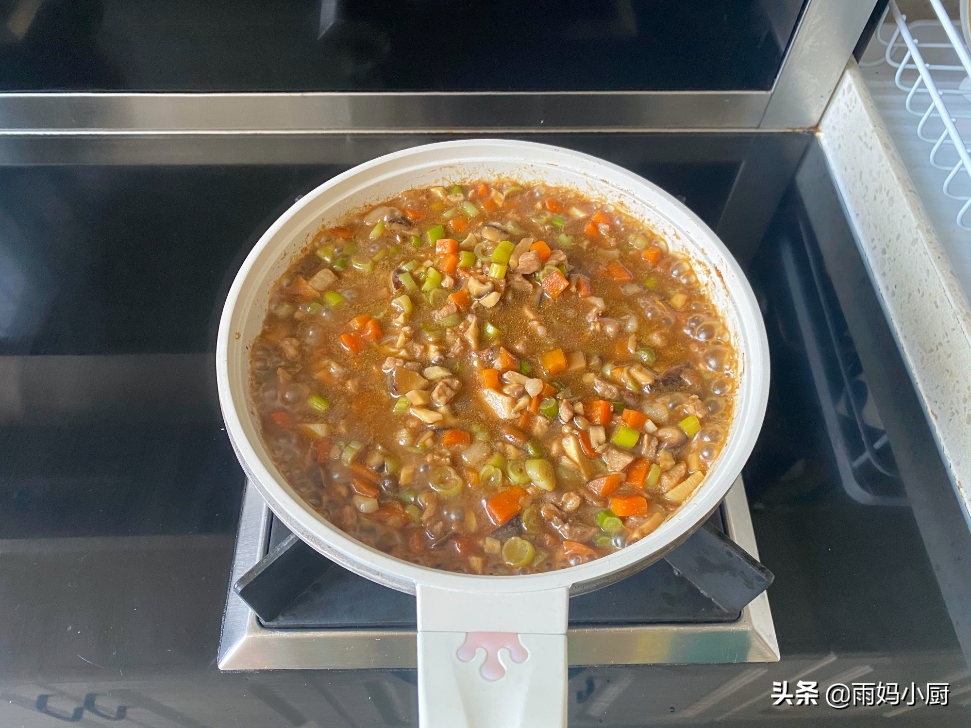 打滷麵怎麼做才好吃？ 分享一道打鹵的家常做法，醬香濃郁吃不膩