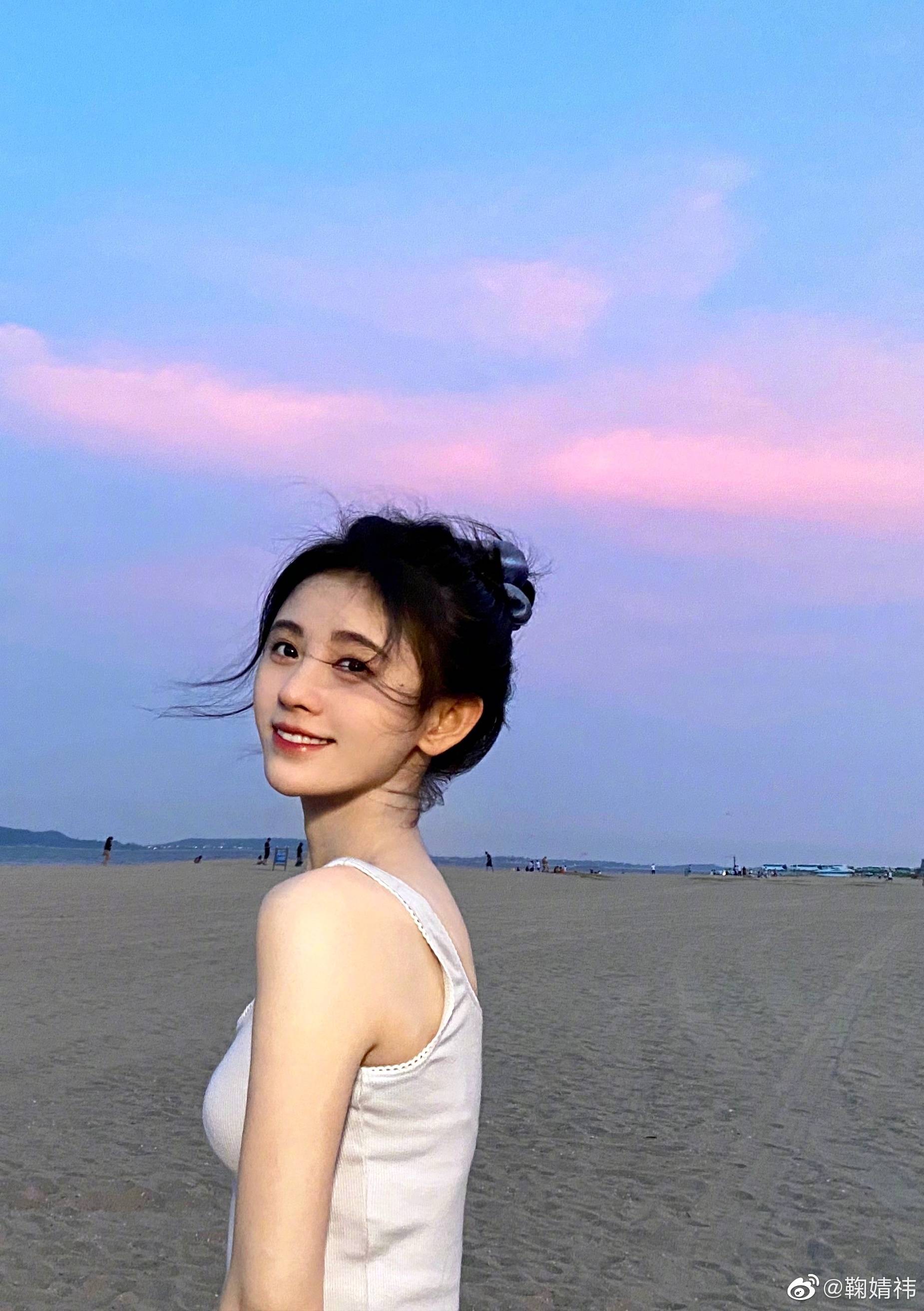 鞠婧祎为啥被叫“四千年美女”，看到她14岁的照片：一切早已注定