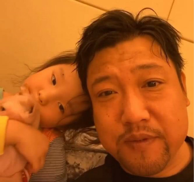 军人出身走喜剧风格，2次夺冠2上春晚，娶美女妻子被嘲吃嫩草