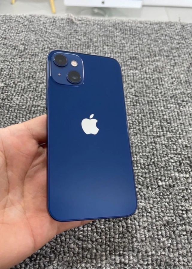 iPhone13再次曝光，跟iPhone12差别很大，网友：刷新了我的三观