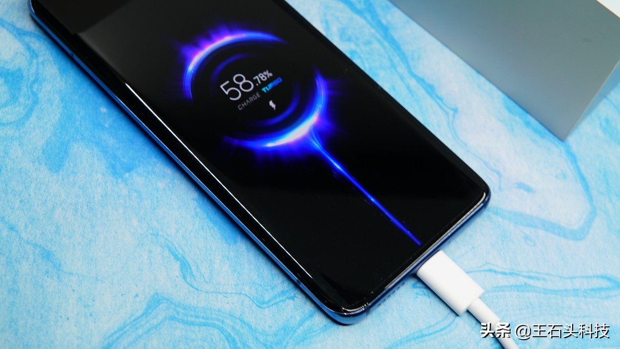 小米10终于来到良心价！从3999到2899，幸福来得太