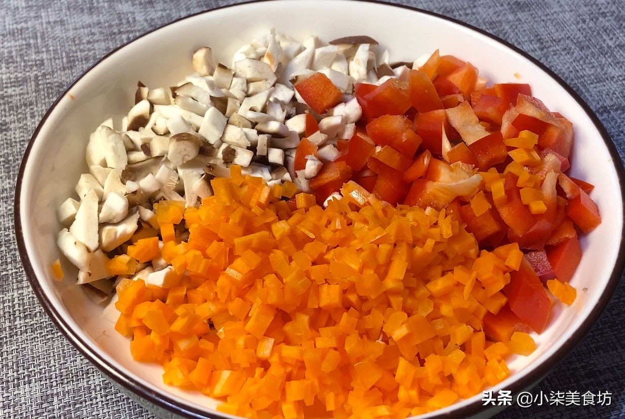 荷包蛋不要直接用水煮，大厨教你一招，一次做6个，天天吃都不够