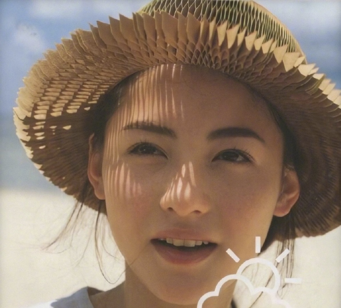 張柏芝再拍《任何天氣》寫真，與22年前無差別，時過境遷人未變