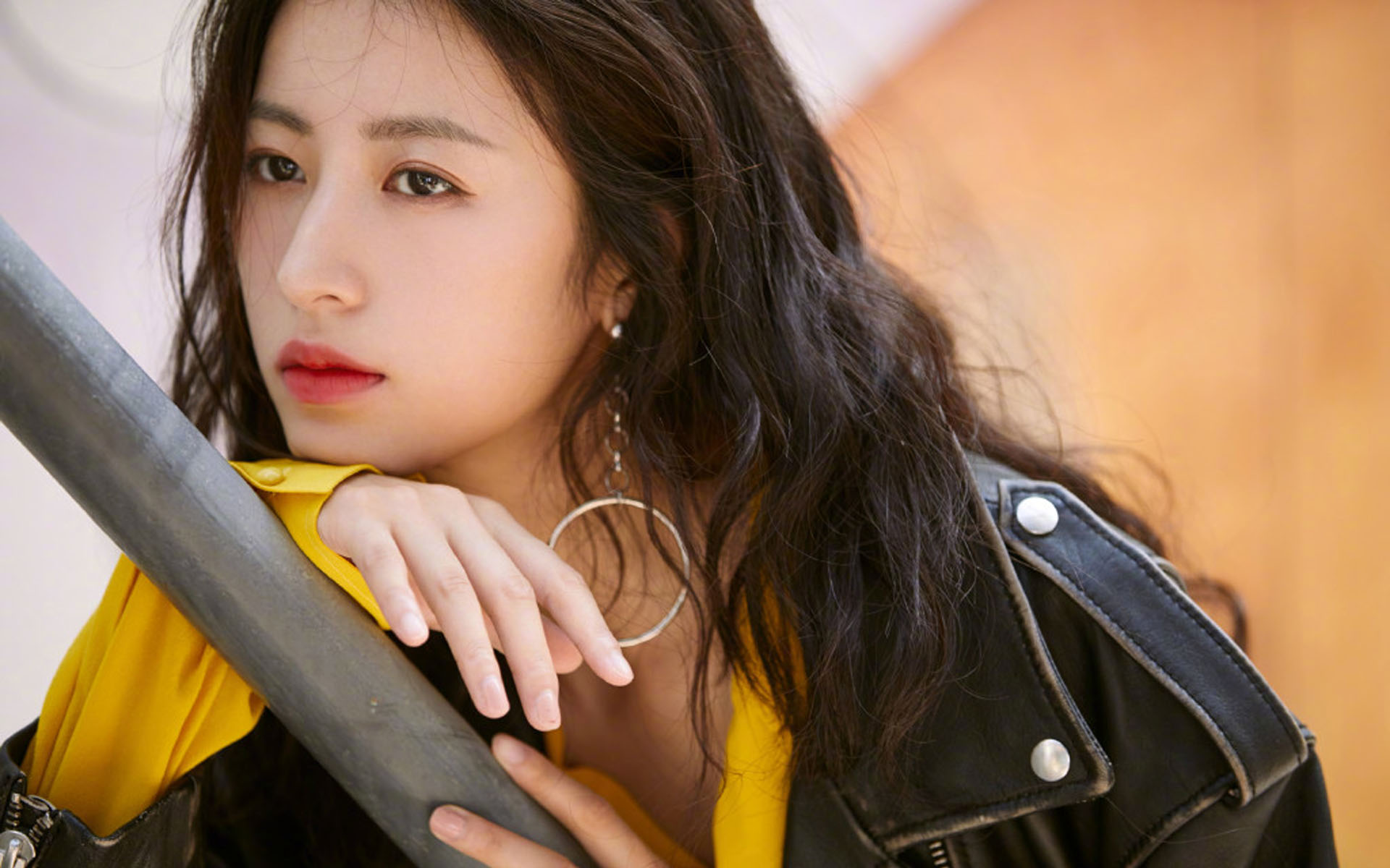 杨紫邓伦关系？周冬雨解约单干？韩雪事业心不