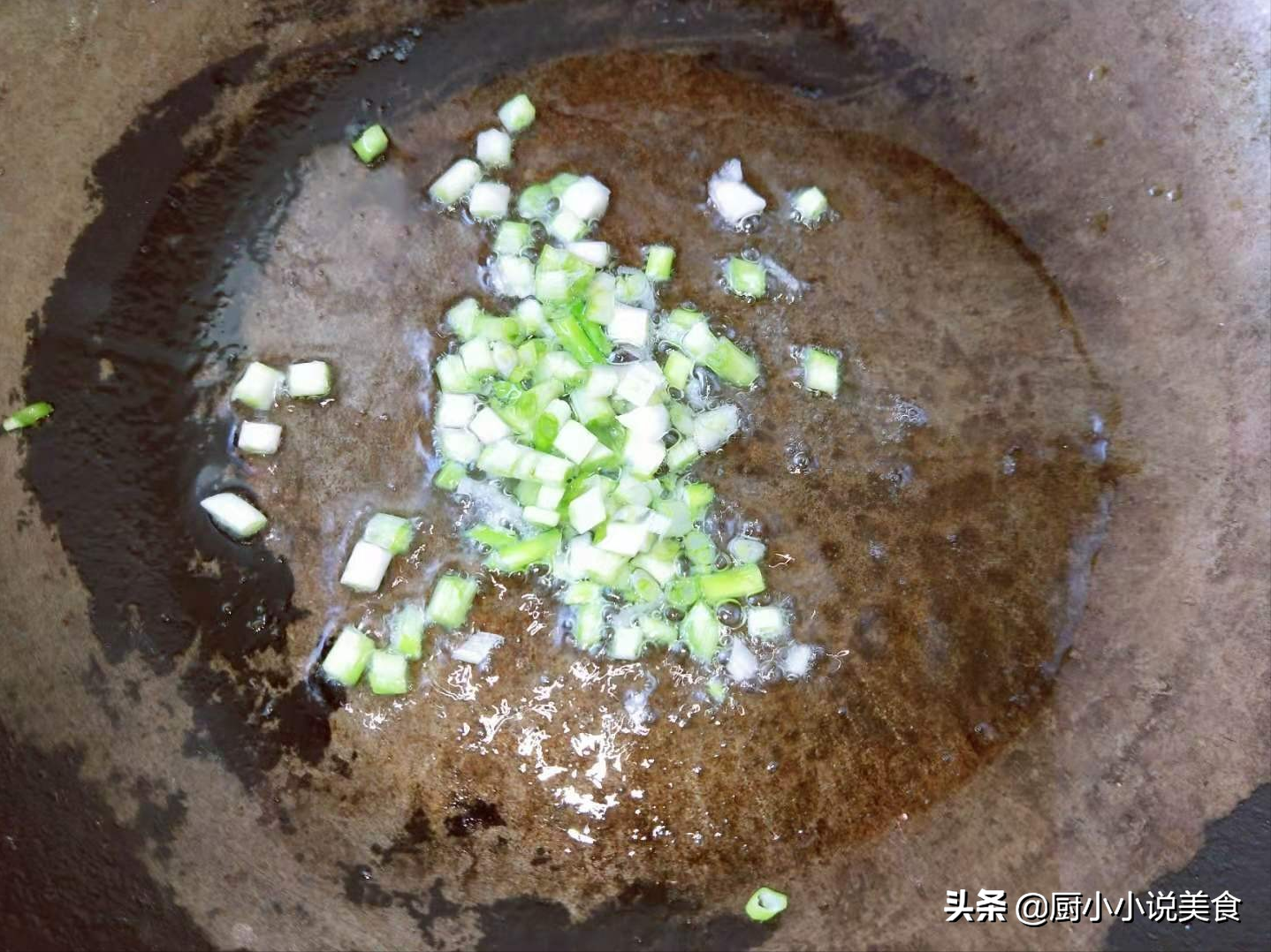 芋頭這樣做鹹香可口，既可以當點心，又可以當早餐，越吃越香