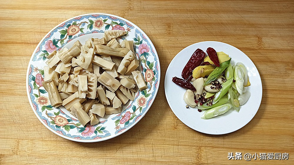 图片[6]-腊鸡这样炖最好吃 味道咸香微辣 是一道风味独特的下饭下酒菜-起舞食谱网