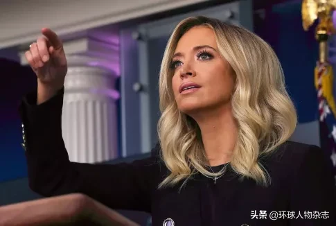 32岁靓女成白宫新星，一上任就和媒体互撕，“特