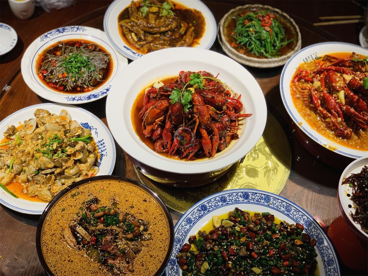 重庆毛血旺的隐藏骗局：大量豆芽打底，让人忽略了毛肚和鸭血