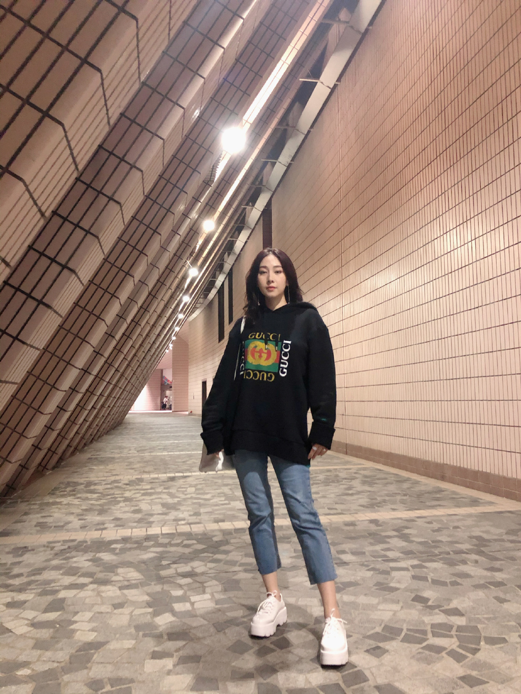 48岁樊少皇二胎得女，妻子贾晓晨是个山东大妞，但穿衣很港风