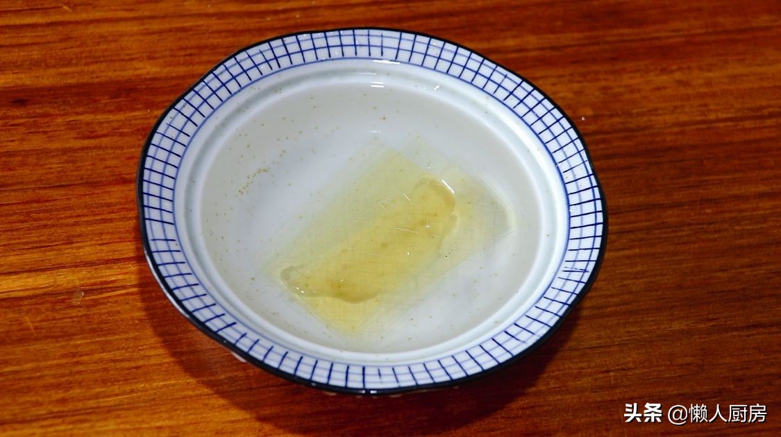 這是棉花糖的簡單做法，只需要4種食材，還可做雪花酥、牛軋糖